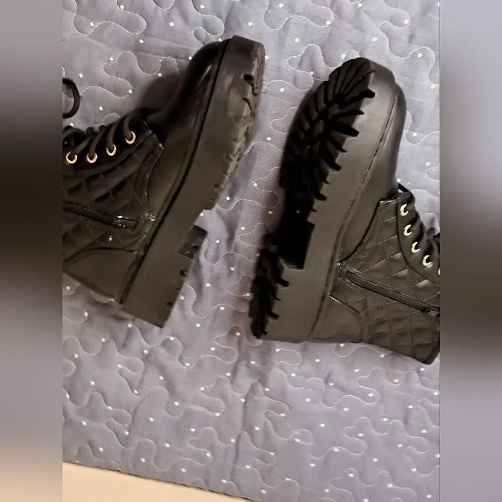 Steve Madden JRockk black lace up boots size 2